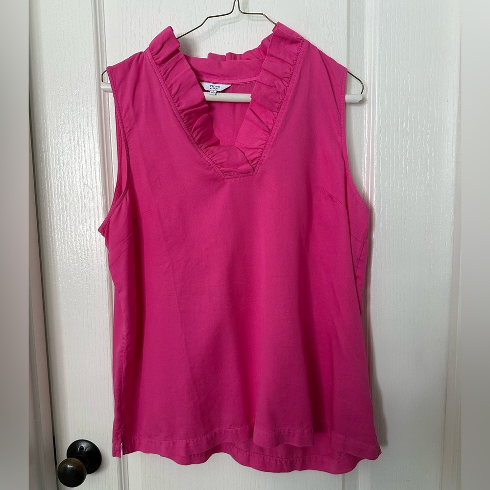 EUC large pink Crown & Ivy sleeveless top